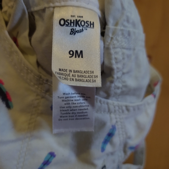 9m Oshkosh beige overalls with blue and pink feathers - Picture 5 of 8
